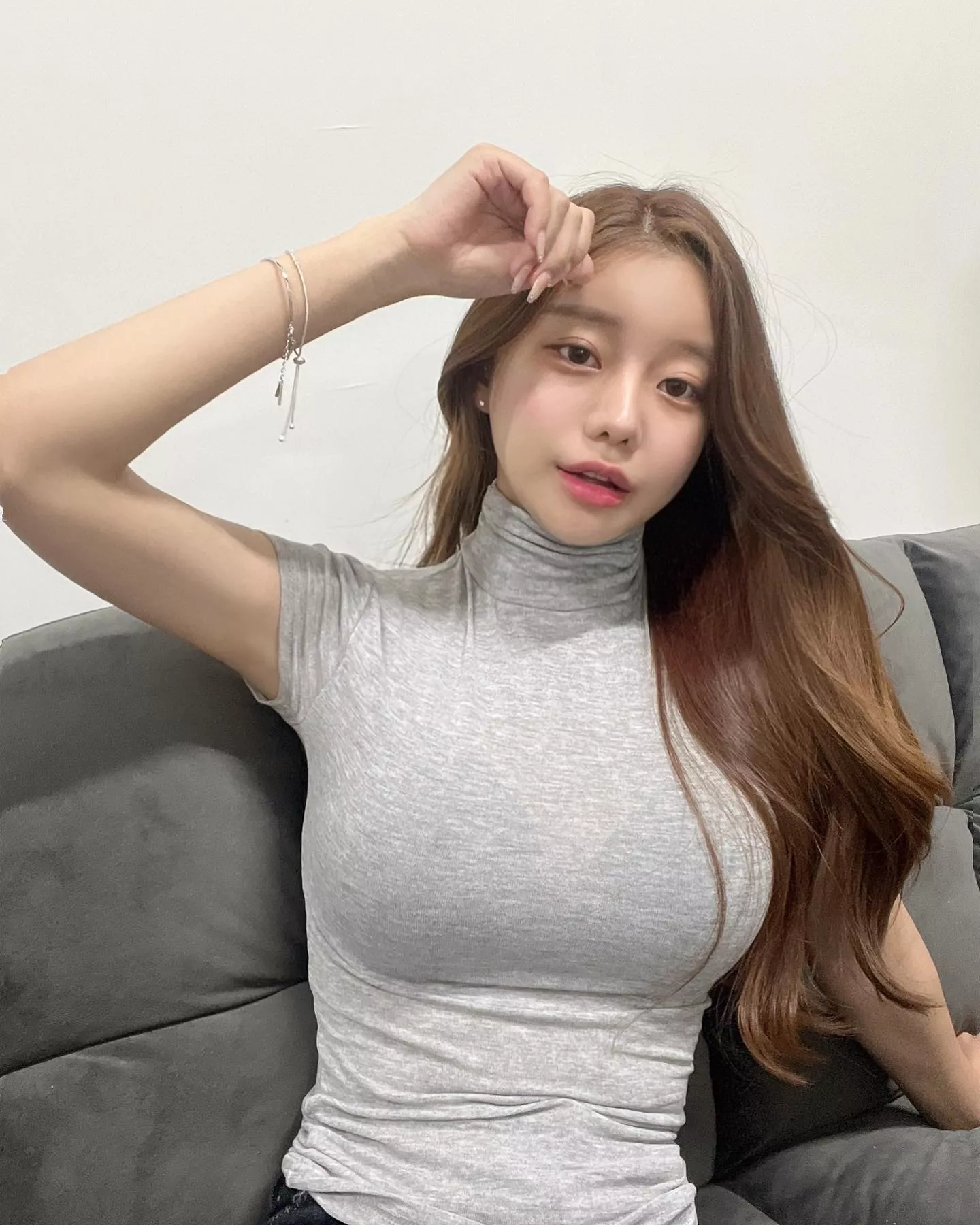 Tight top posted by Majestic_Painter8660