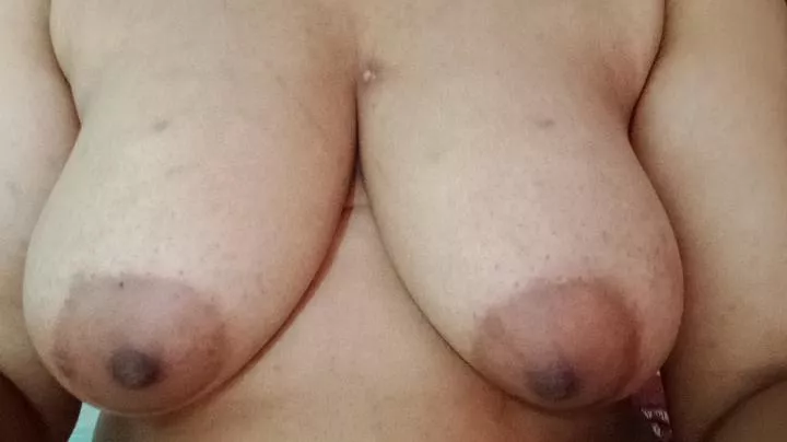 Time for a drink break 🙈 [f] posted by LiveHeat1712