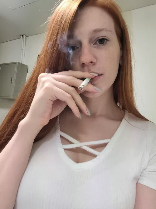 time to smoke 🚬 by Alice_ginger