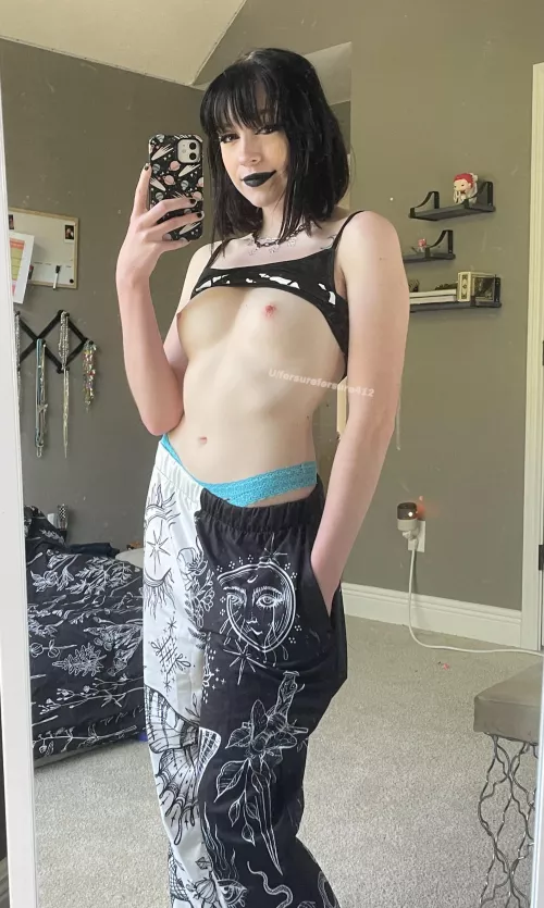 Tiny but I’m need of a suck - can you help? by forsureforsure412