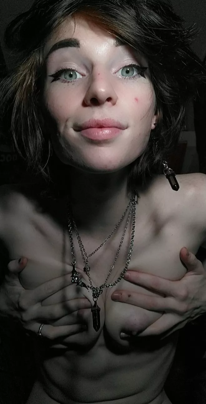 tiny little things tryna be squished! posted by feetiecutie