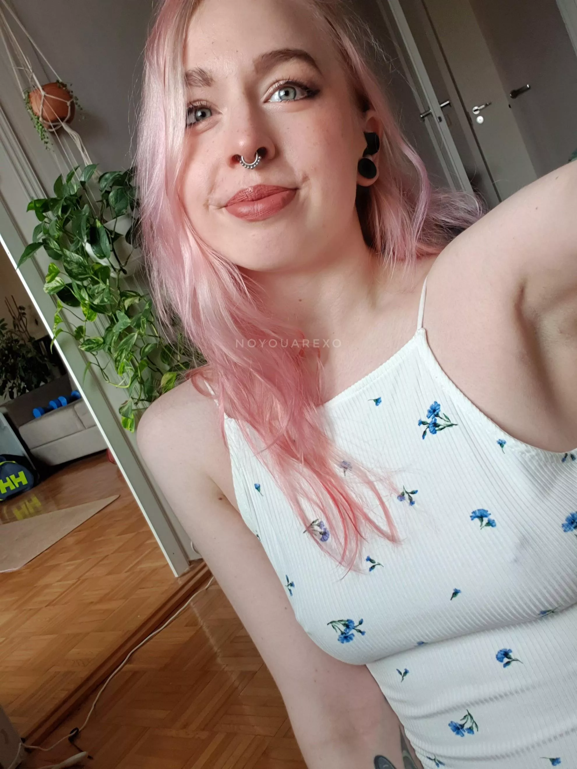 Tiny pokies posted by Noyouarexo