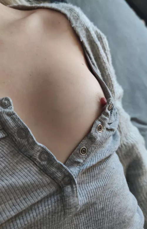 tiny surprise by SkinnyMarLo