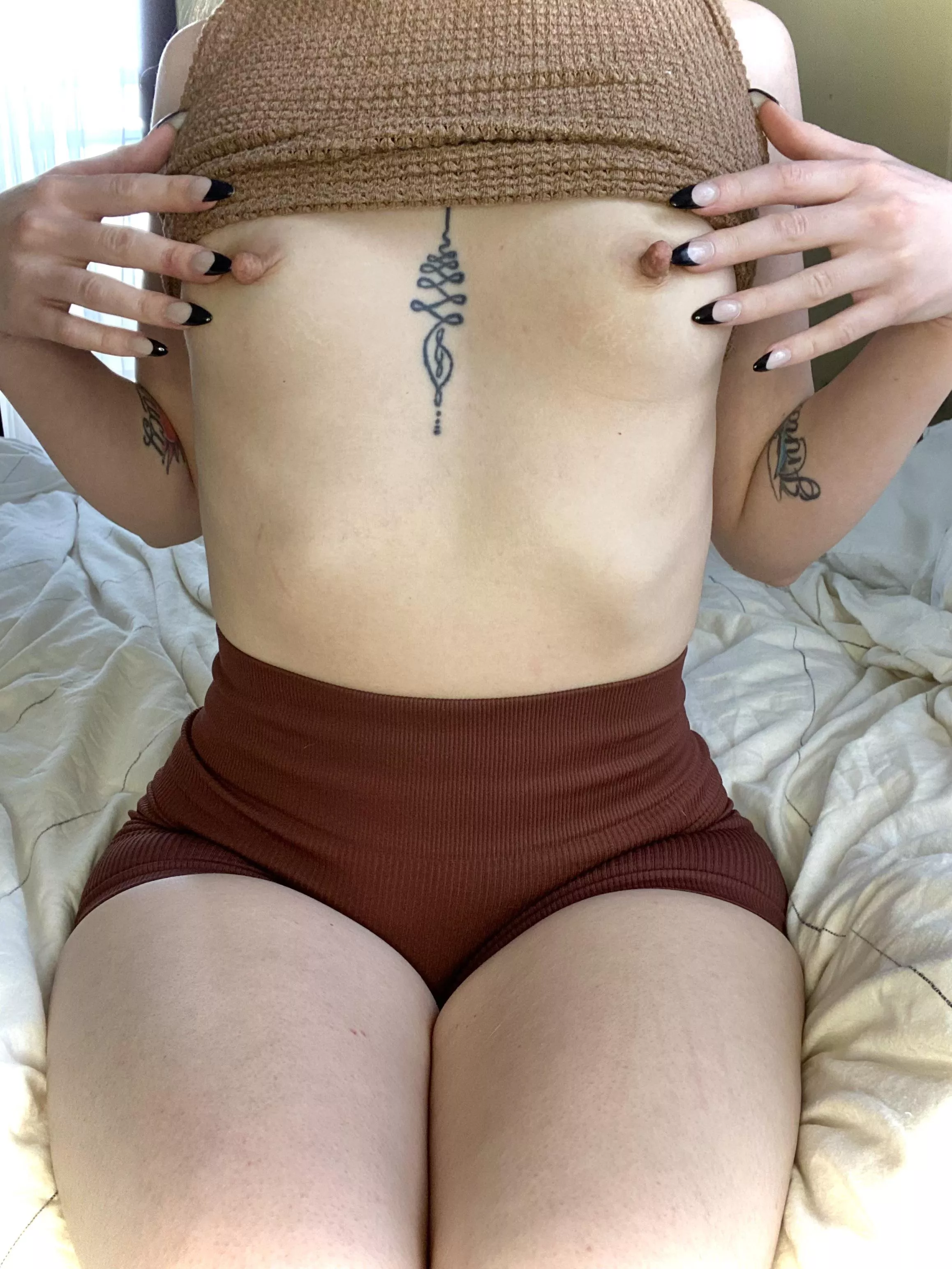 Tiny waist + hard nipples 🤤😍 posted by itsfall16