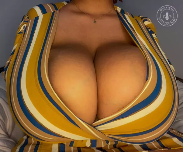 Tipping the sexy scale in this new outfit!🤩⚠️ by Honeyyy_lia