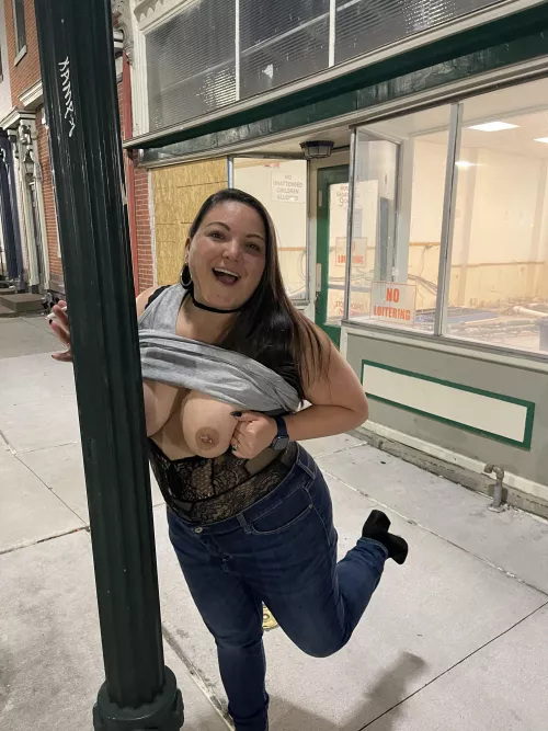 Titties on display by dersholmvick