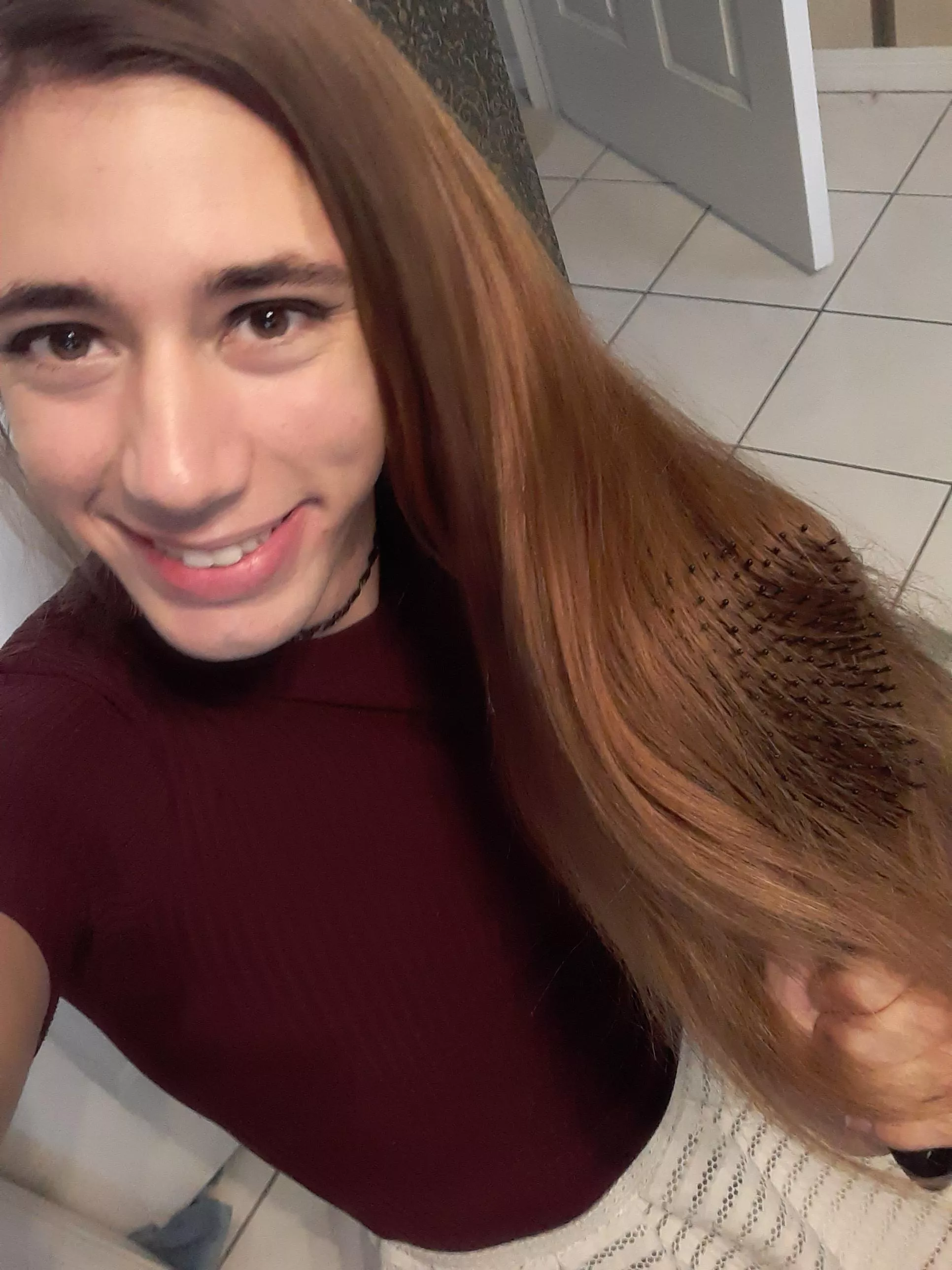 To all my long haired boiz; ever get caught in a nonstop loop if infinite brushing? I've been at it an hour and a half tbh 🥲 posted by LowerCommittee7187