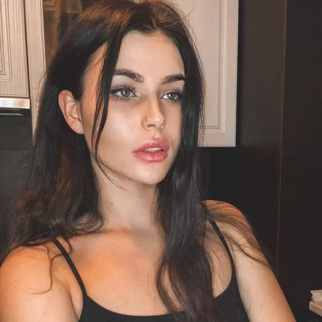 To be honest, would you masturbate to my nudes if I ever sent you some😀 posted by Susafx