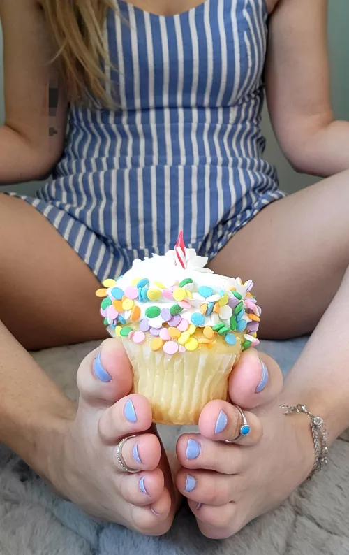 Today's my birthday! Cum over and spoil me with foot massages and maybe after, we can see what your icing looks like covering them hehehe by erixalune