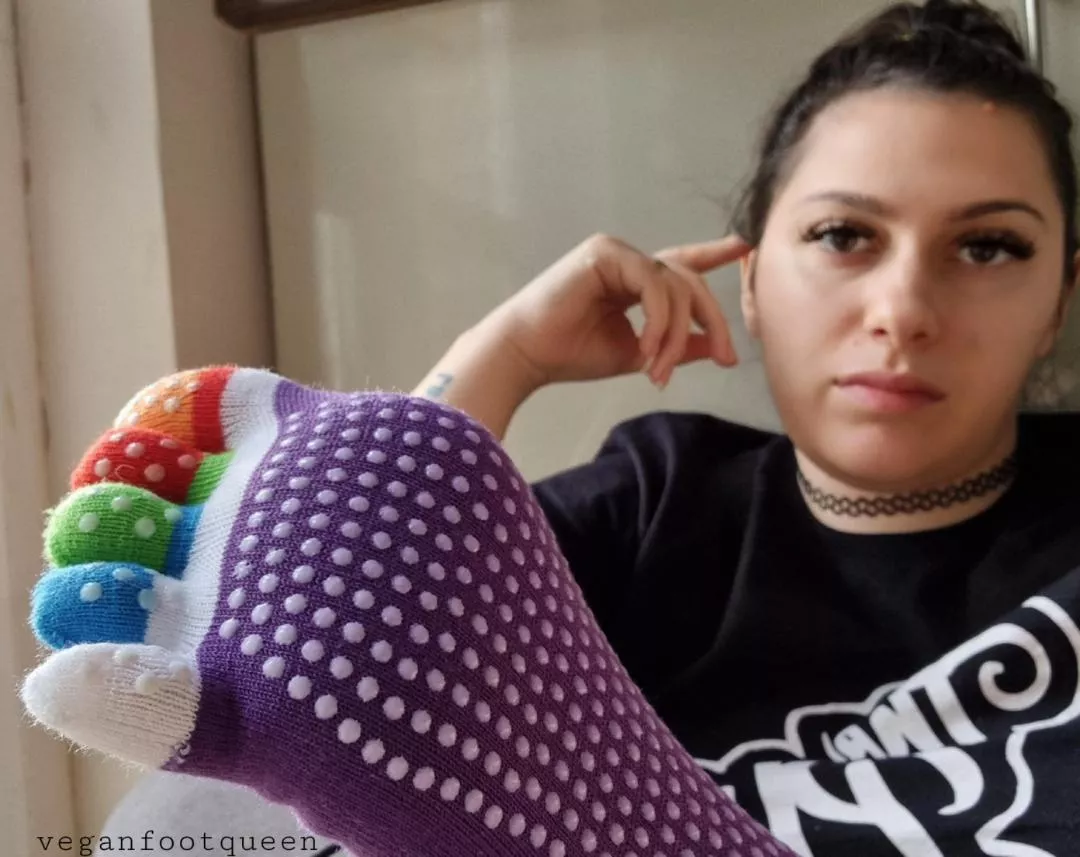 Toe socks 😁 posted by Veganfootqueen