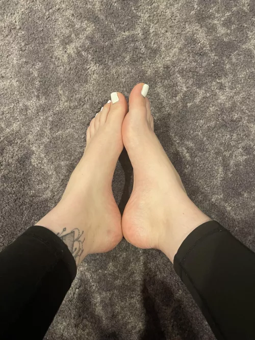 Toes or soles?? by midwestsmashley