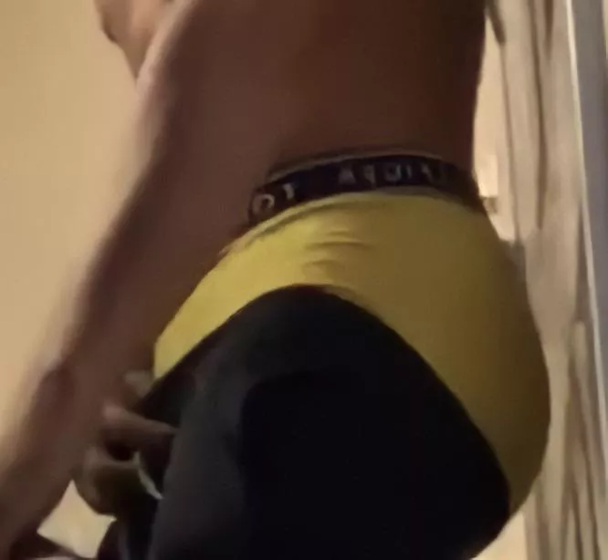 Tongue It Before You Fuck 💛 posted by thickb1tes