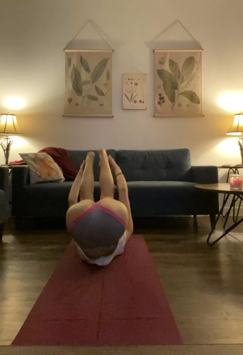 Toning my glutes posted by finsterhood