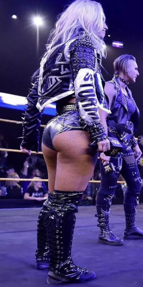 Toni’s ass is top class by Glittering_Factor237