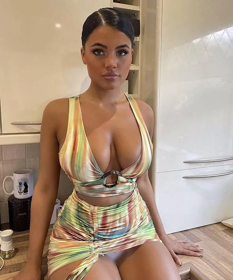 Too hot posted by LegalSluts