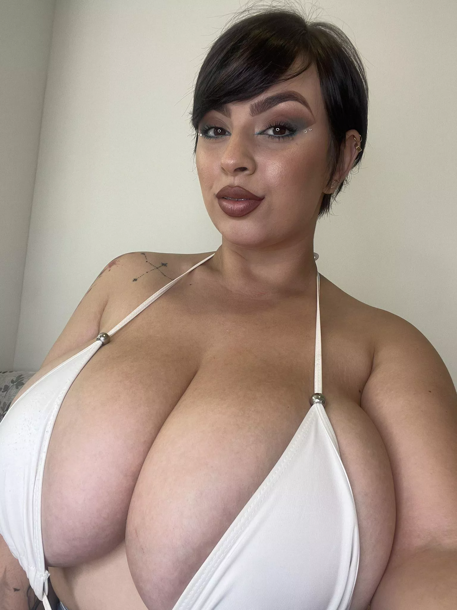 Too juicy for the bra posted by topmodelstv4