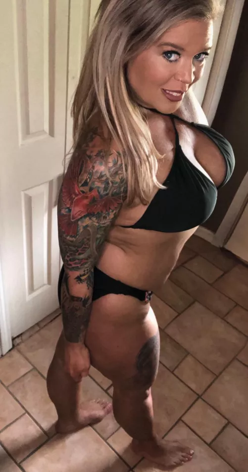 top 8% you will not be dissapointed. 44 year old Midwestern MILF. by CINNADOLL77