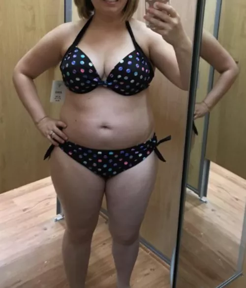 Trading my wife, mom of 2. Tele candidslut by seggzywifey