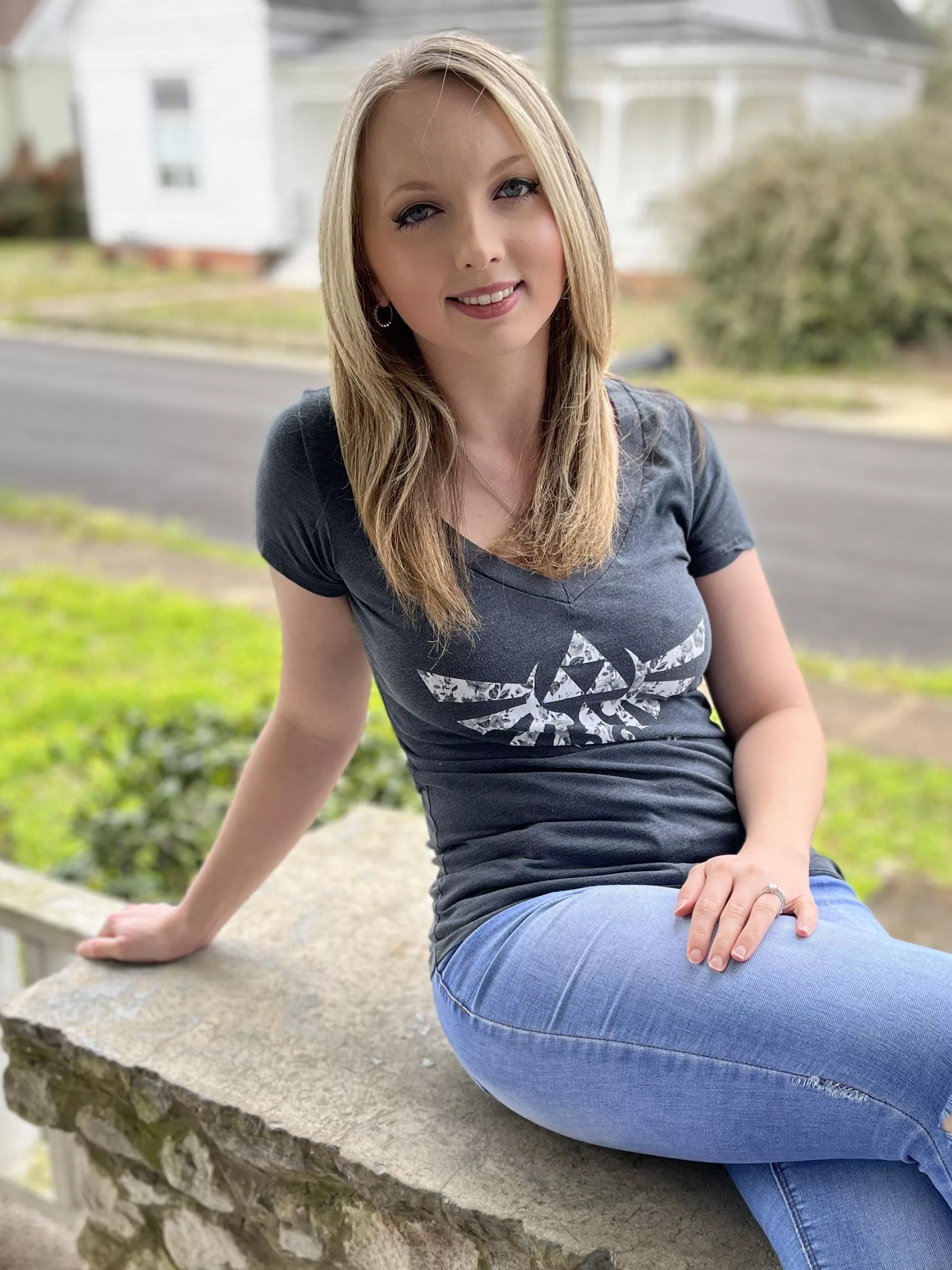 Trading (or just sharing) my 25yo aware wife. Send me a Reddit chat sample with face and body type! Verification required. posted by throwaway42264226