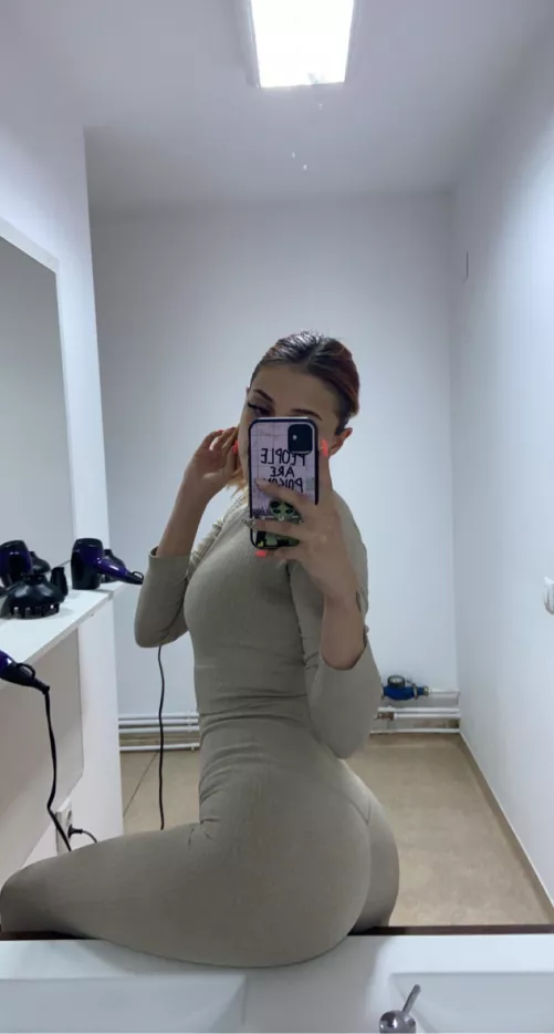 Training at the gym now so I can beat your ass later 😉 [domme] by WhoisTina