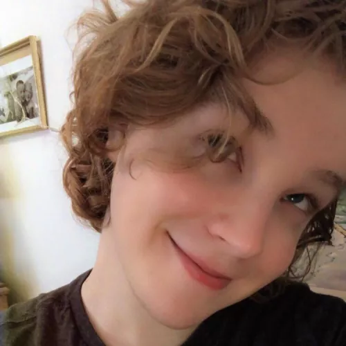 Trans-femme in NA looking to meet PC gaymers ☺️ hmu if you play elden ring, league, genshin, ESO, or if you just wanna talk about queer nerdy shit! by hughcifer17