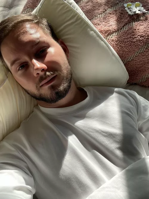 Trapped inside with the spicy cough 🌶🥵 so please flood my DM’s by lokkey4