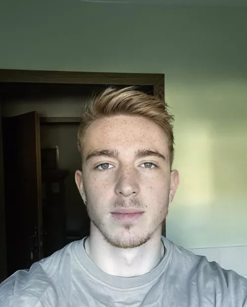 Tried a different hairstyle 🤪 everything more to the back now, what do you guys think?🙈 by TheColdOnes