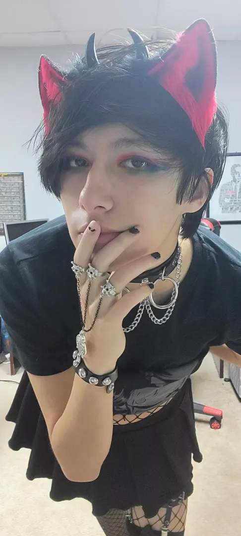 tried rainbow makeup for the first time ^w^ posted by willzoneium