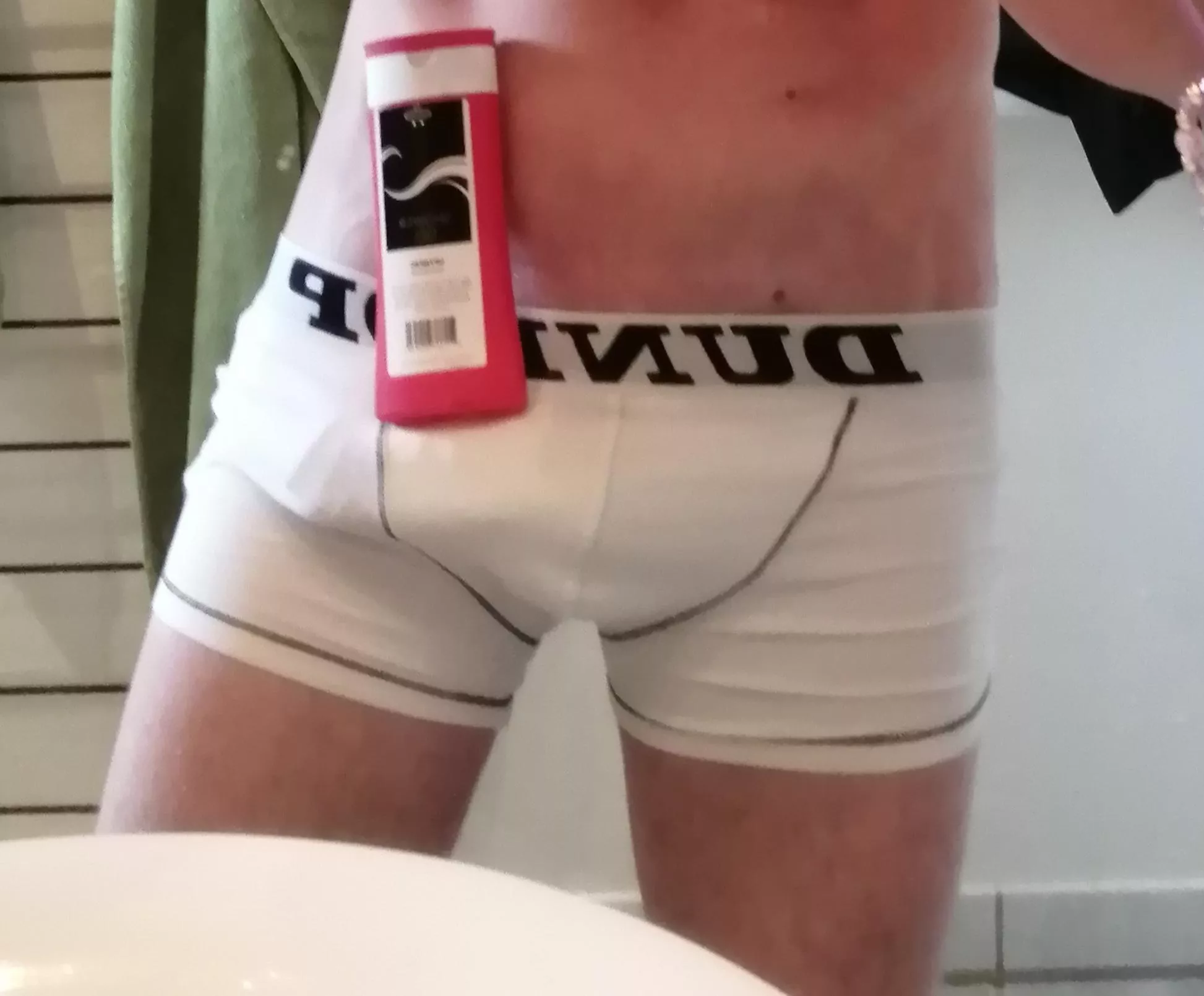 Tried the shampoo bottle challenge.. Thank god I had a little bottle 😁 posted by BACONnor123