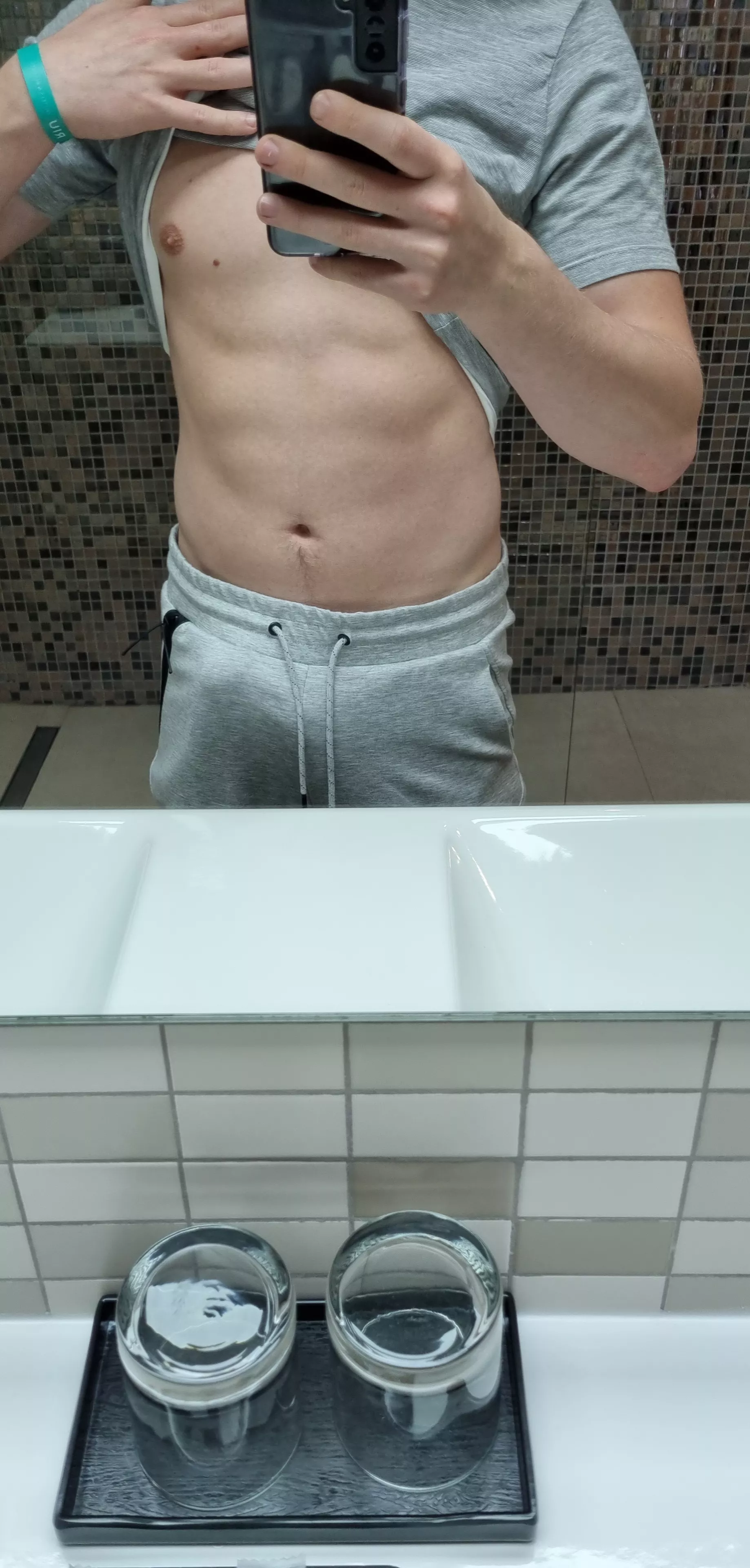 tried to give you a nice bulge in my sweats, how did I do? posted by Sexualjump