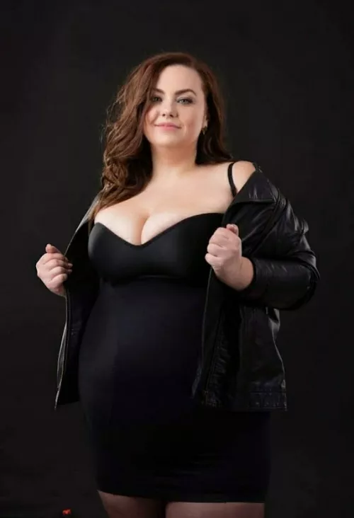 try to look into my eyes and not at my big boobs😘 by St_Natallia_