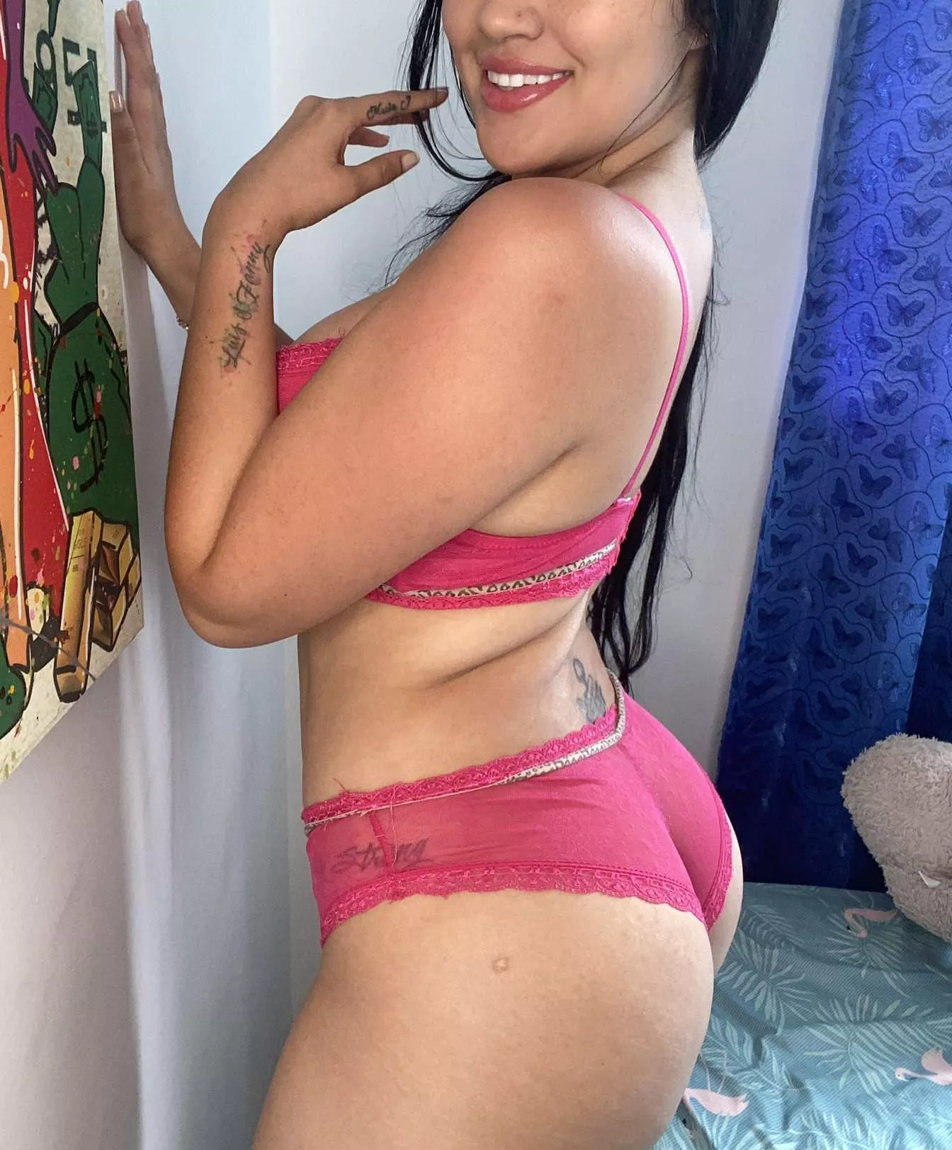 Try to pull my panties out only using your tongue (24F) Colombia posted by MedellinIris
