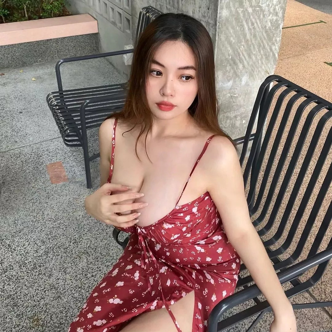 Tryin hard to hide posted by Gold-Student-8416