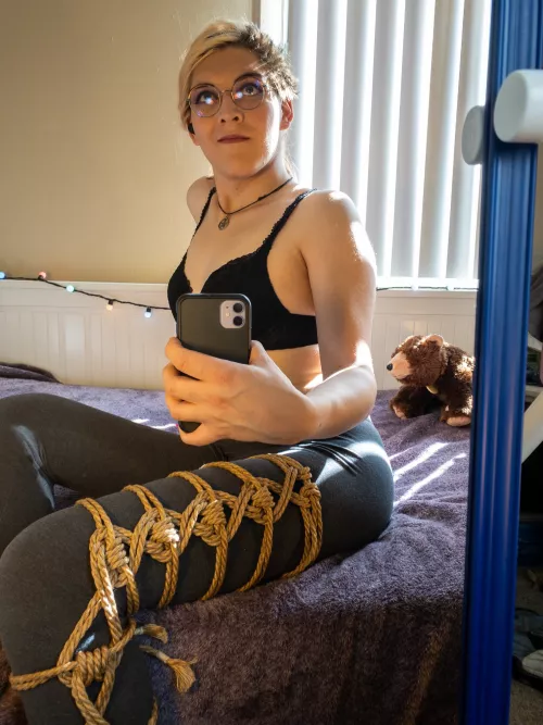 Tryin’ out something my friend showed me by LewdLittlebird