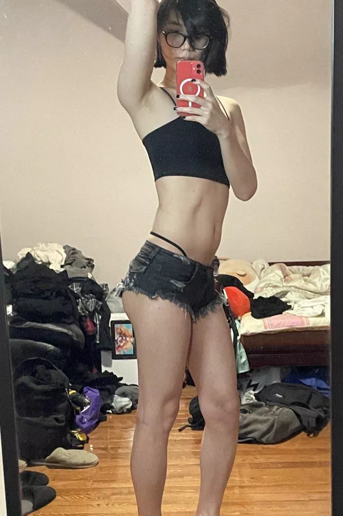 Trying to be less self conscious about my body posted by moon_dw