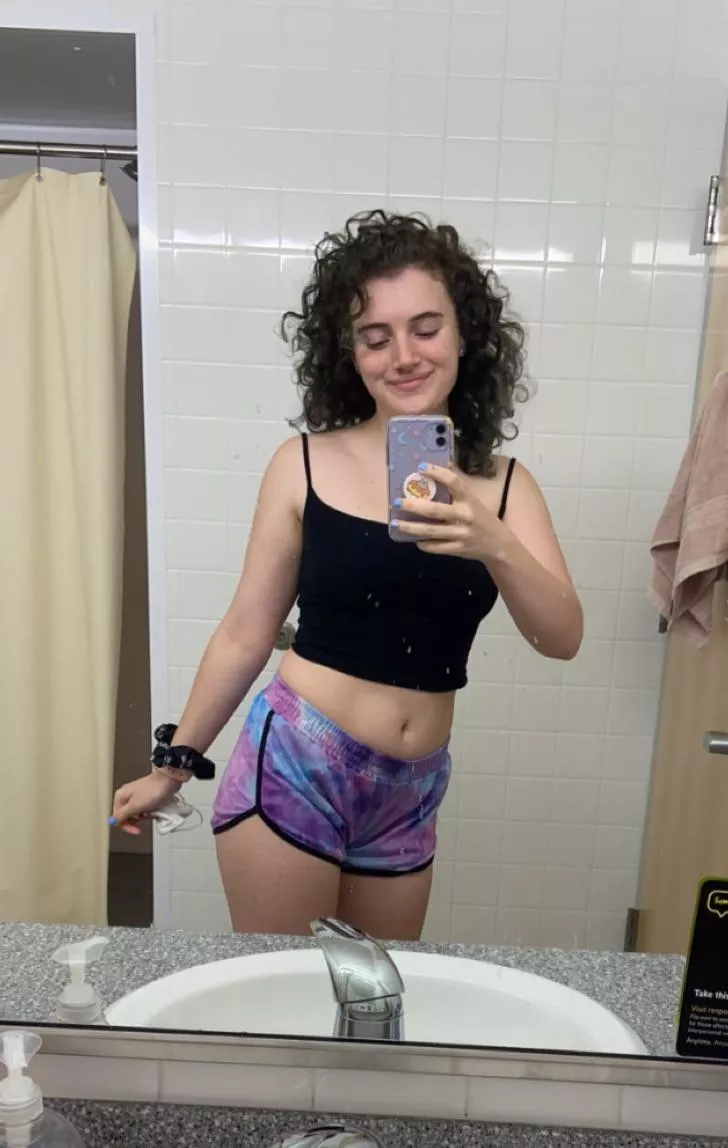 Trying to be more confident 💜⚧☯️ posted by gapingholepic