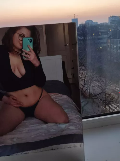 Trying to distract you, is it working? by Cold-Low-4417