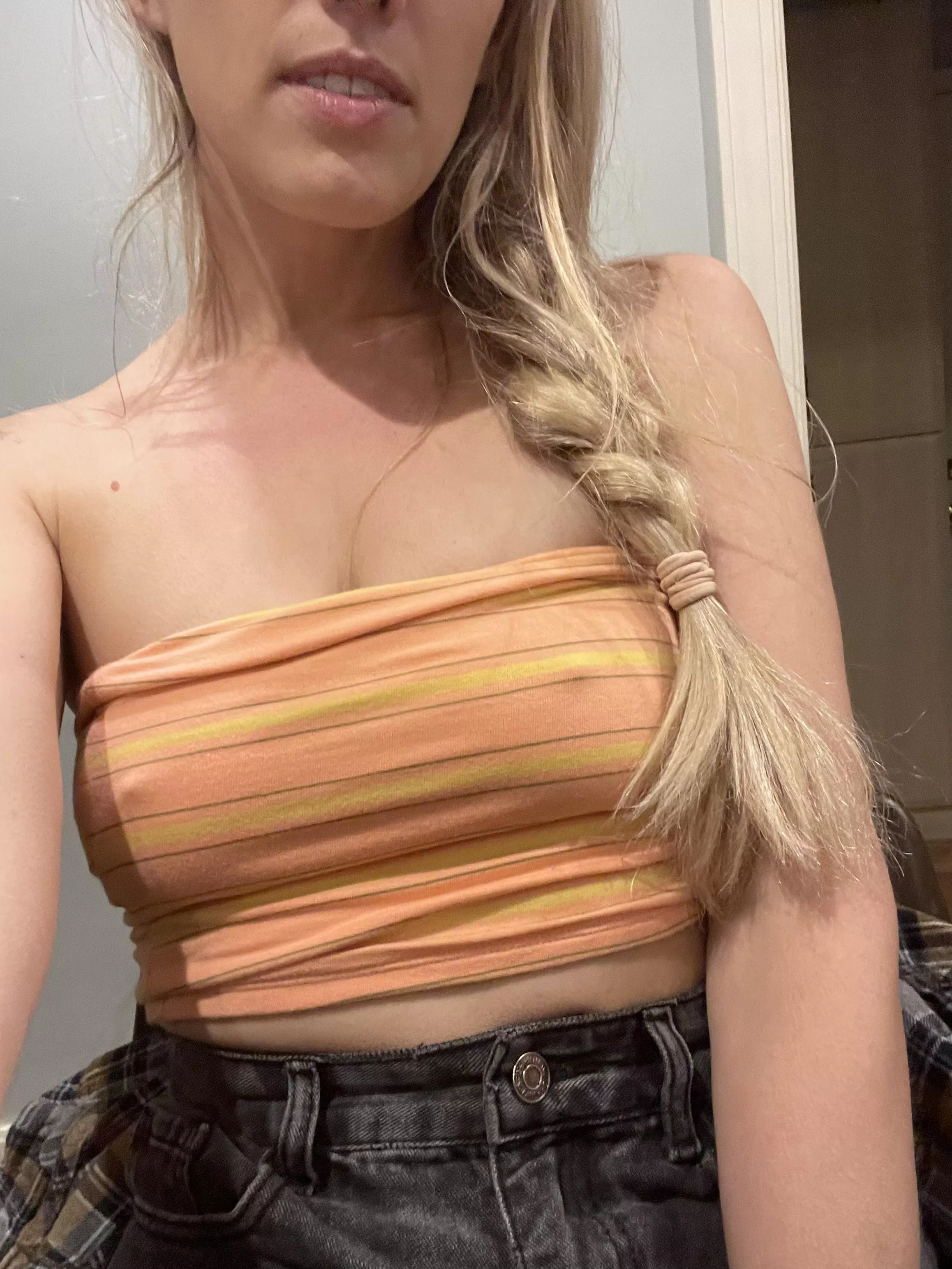 Tube top season 🤤 posted by alexandra_ivers