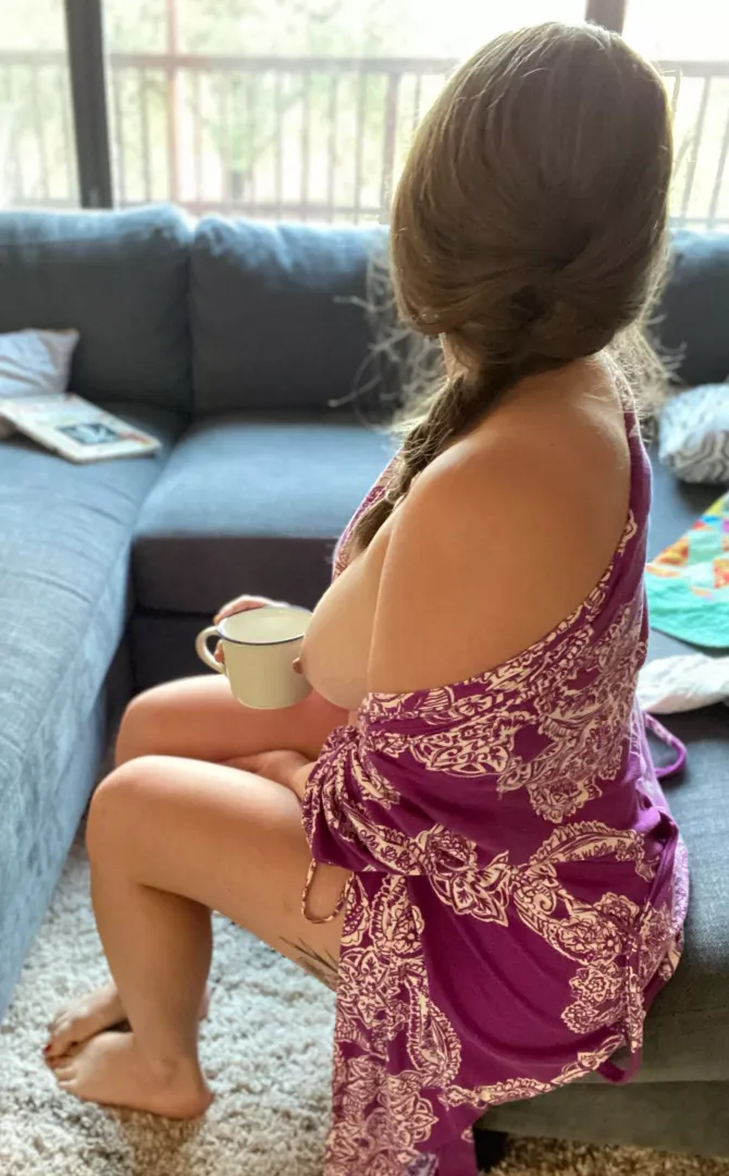 Tuesday coffee with a side of titty 😜 posted by spicy_soccer_mom