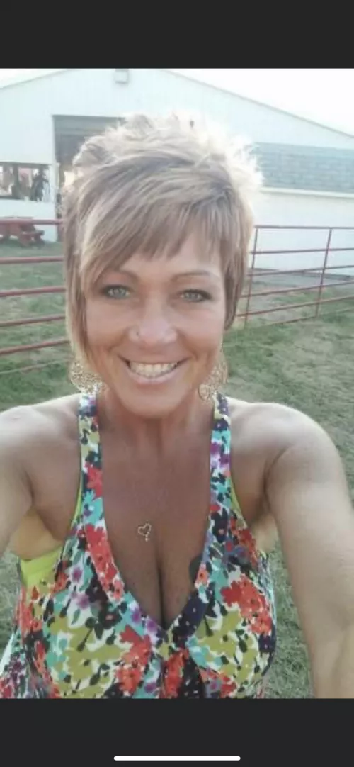 Turn the arrow orange and I’ll let them fall out ;) [F52] by Cougarsluvvvs