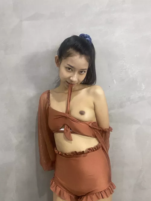 [TW] Naughty girl playing with her swimsuit 🤣 (littlepan_pan) by Littlepan123