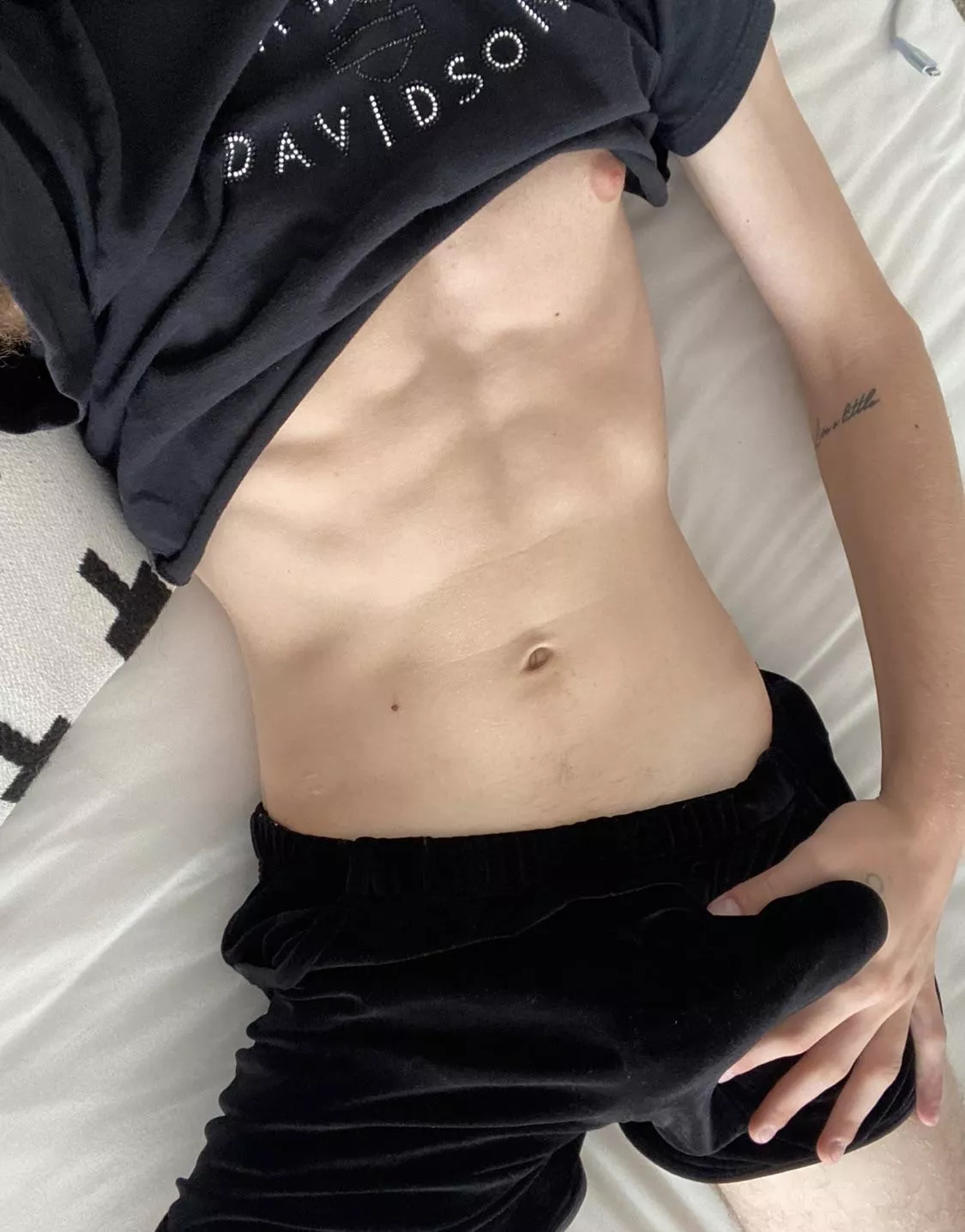 Twink 18, my bulges💦 Do you like? posted by Arransyl