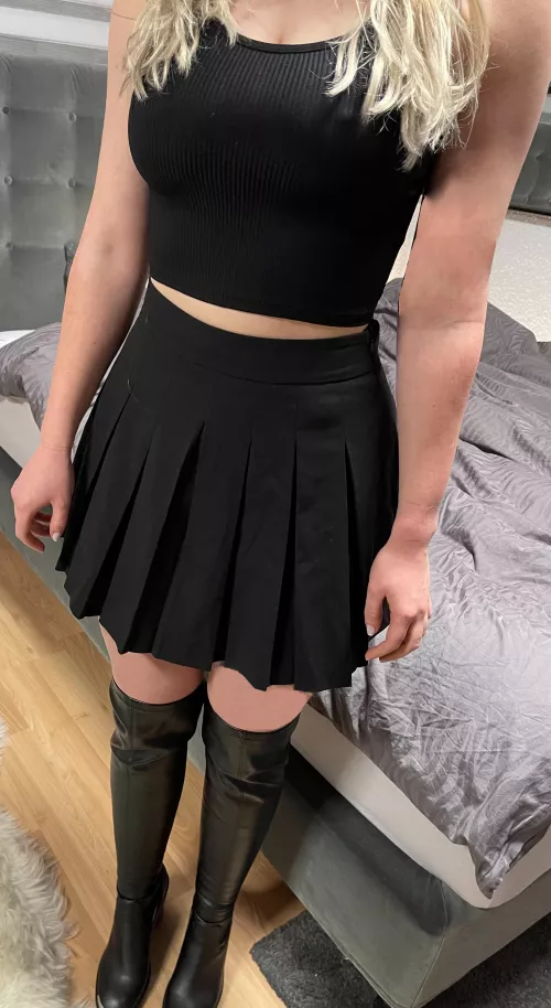 U like the style? Better see what’s underneath😏 by Blonde_Vanilla