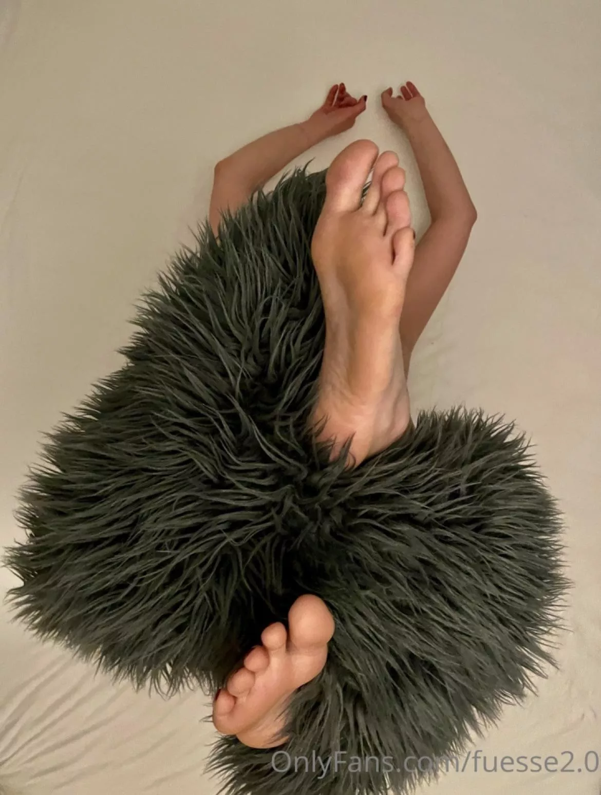 Uff, had a hard weekend - Time to relax 🥂💋 posted by Kimberlyofan