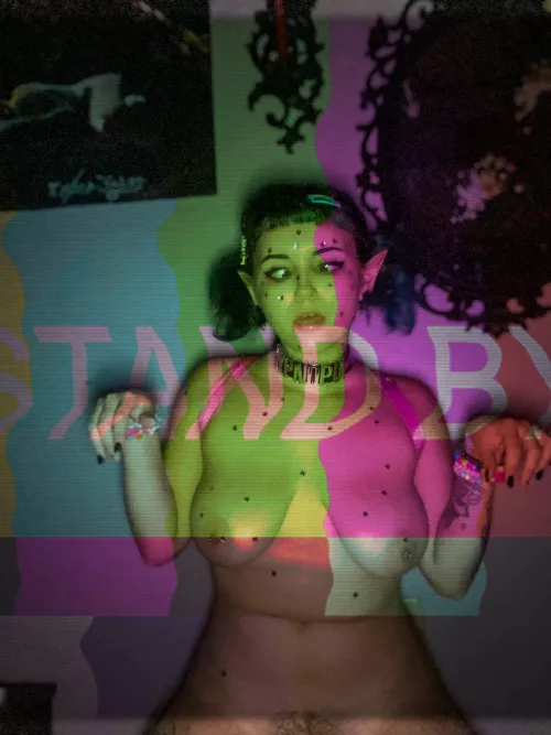 Uh-oh! Someone brk0e teh Digi-Slut again..??? by bragreserved