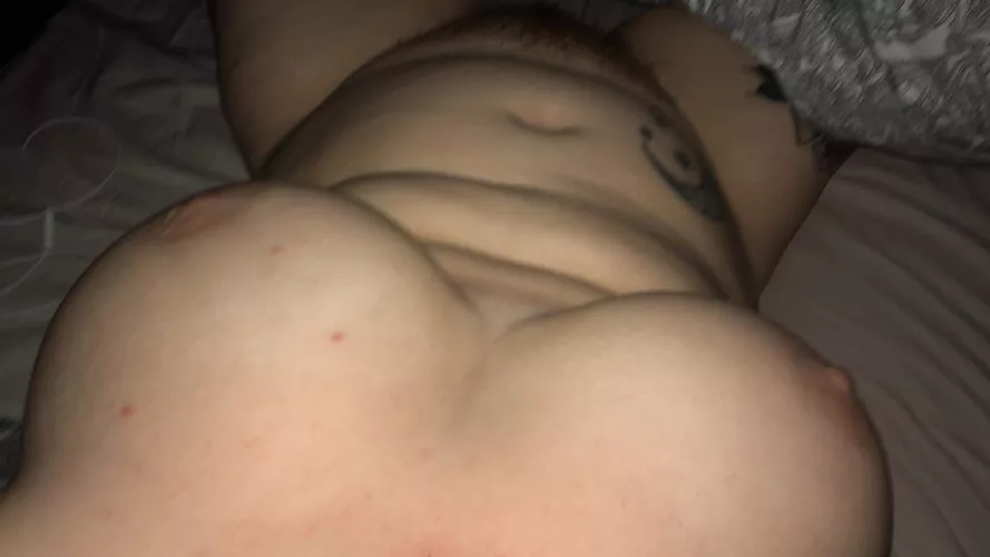 Under your sheets 😋 by Sarinaa88