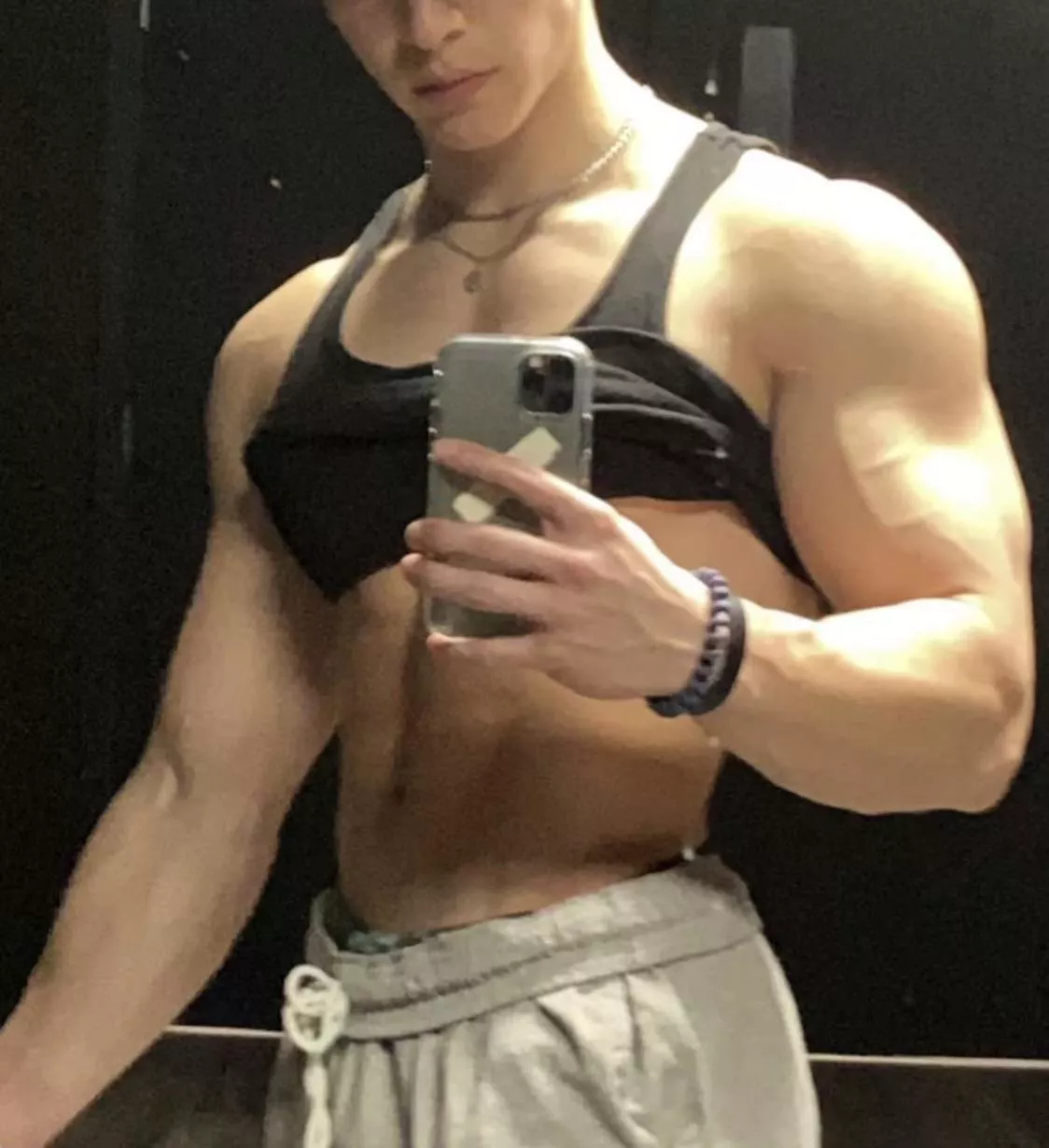 Undress your king posted by Fit_Anywhere_6792