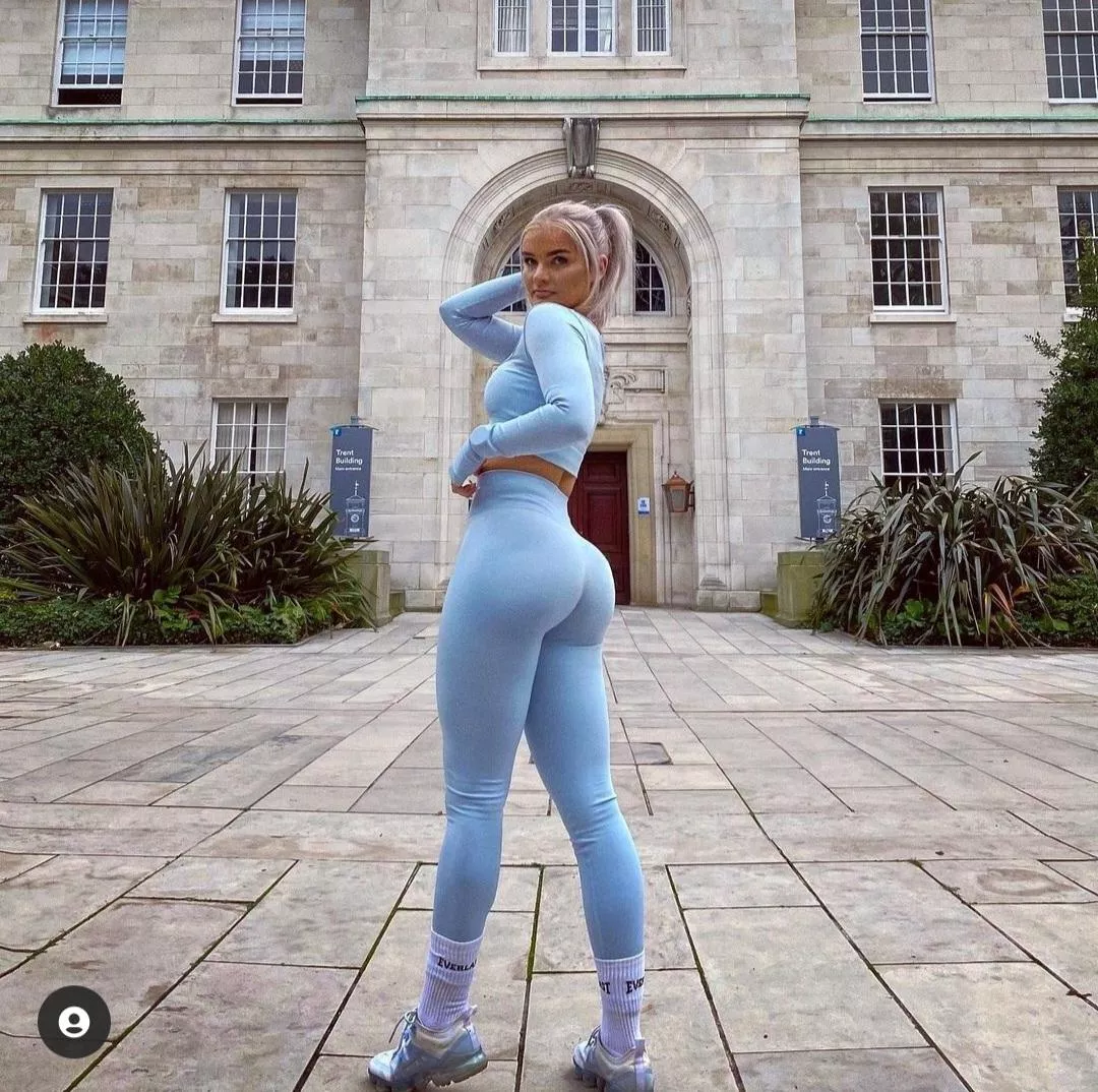 Uni Chav 🍑 posted by Rubbish-Collector69