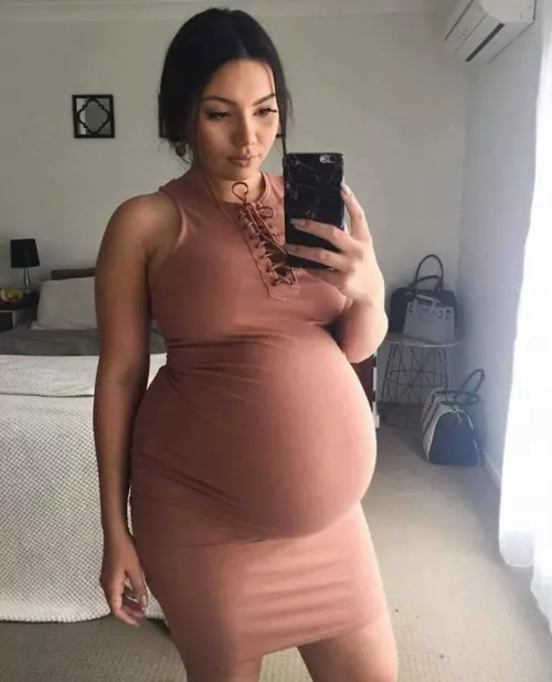 (Unknown) What I would give to rub my hands all over her sexy body 🤤 by DezAltNutz