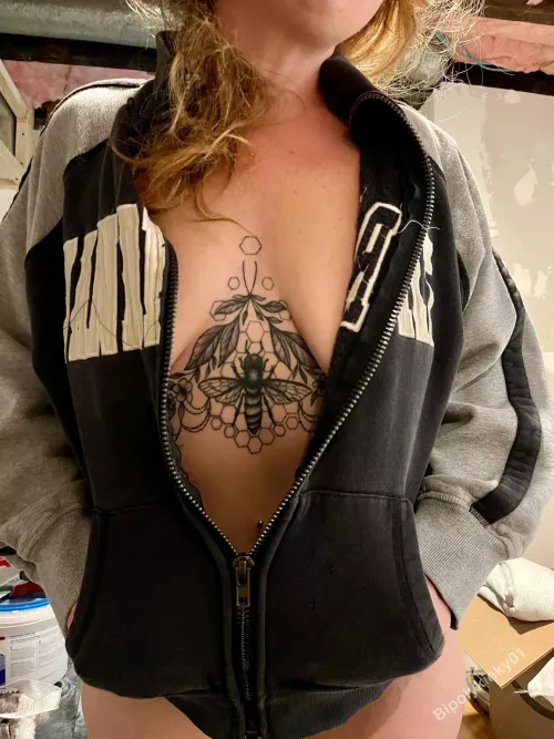 Unzip me and I’ll show you all my freckles! by bipolykinky01